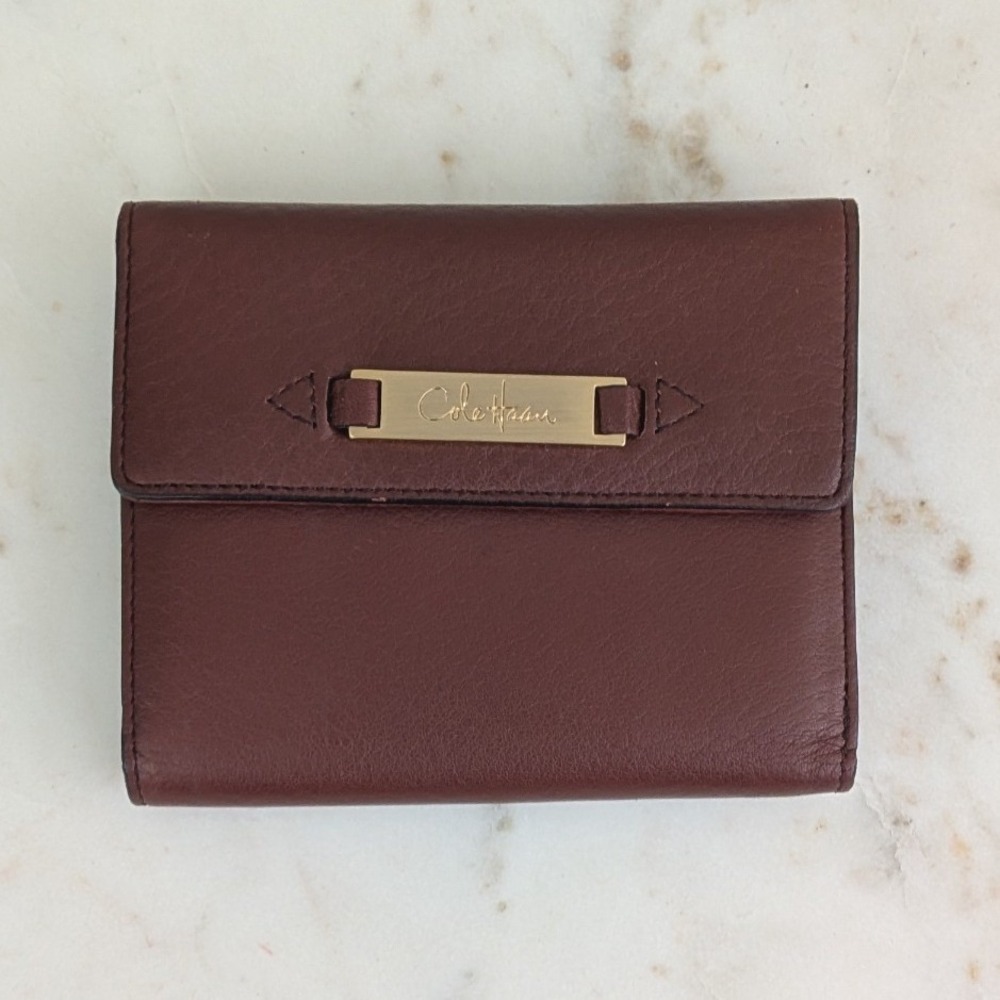 Cole Haan Brown Burgundy Leather Trifold Wallet Gold‎ Logo Plate Zip Coin Pocket